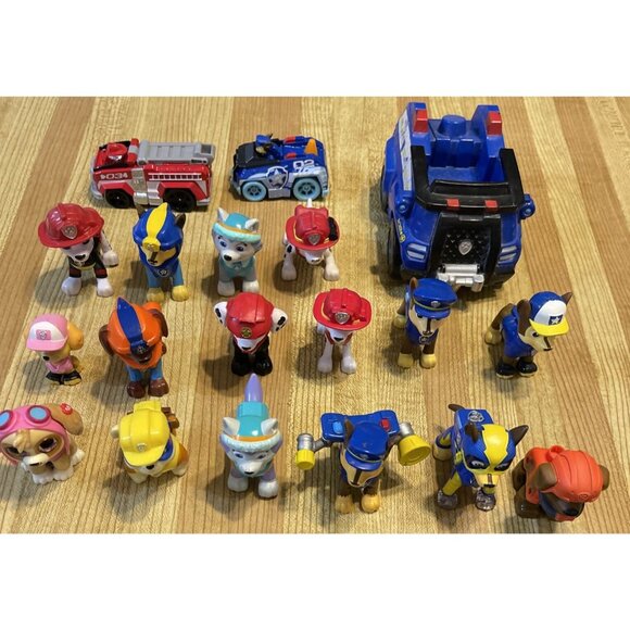 HUGE LOT 25 PAW PATROL VEHICLES and FIGURES Lot. - Picture 1 of 16
